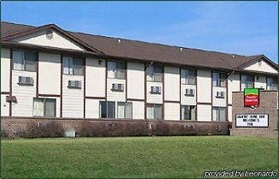 Cobblestone Inn & Suites - Trenton Buitenkant foto